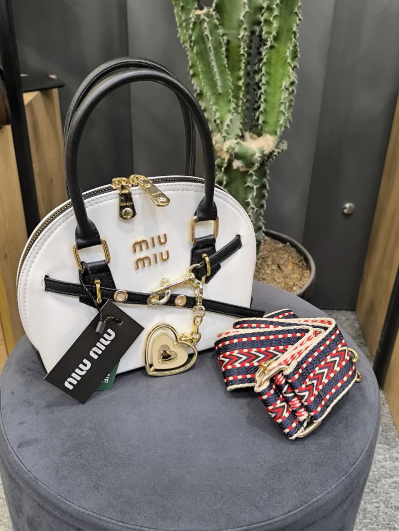 کیف برند میو میو 