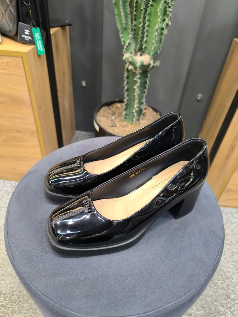 کفش برند یونای